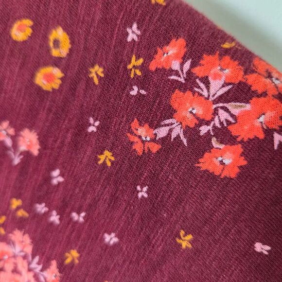 EUC OLD NAVY RED FLORAL COTTON TEE SIZE M - Picture 6 of 13